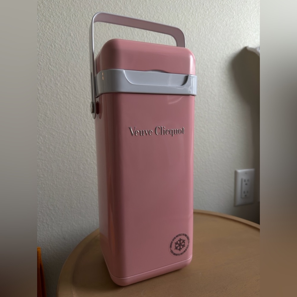 NEW authentic VEUVE CLICQUOT ROSE COOLER - Picture 3 of 9